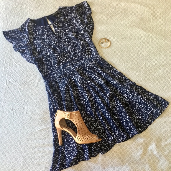 Banana Republic Dresses & Skirts - {BANANA REPUBLIC} Flutter Sleeve Dress